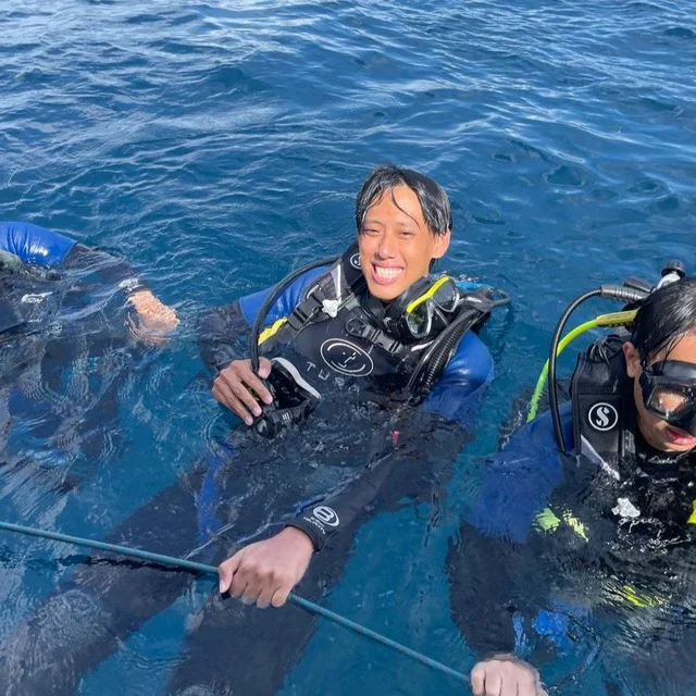 Shyan in scuba gear at the surface of the sea.
